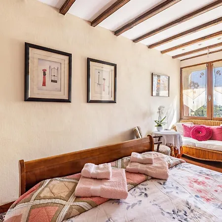 Bourdeverre D'hotes Bed & Breakfast 3*